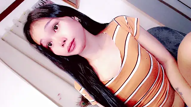 Amomentoflust99 webcam