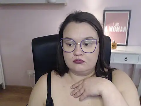 HollyDanceSoul webcam