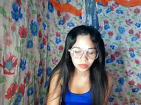 PinaySkinnyGirl webcam