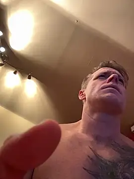 dilfiguess1 (Ask my age) - Naked/Gush on