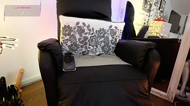 gingeralemilf - GingerAleMILF's free webcam - UK Sex Cams