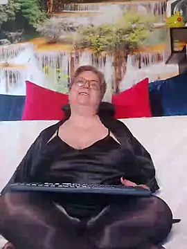 queenpammy1 - QueenPammy1's free webcam