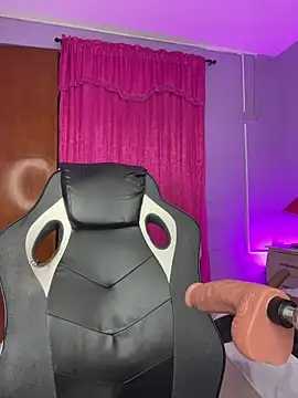 lunaarosse - LunaaRosse's free webcam - UK Sex Cams