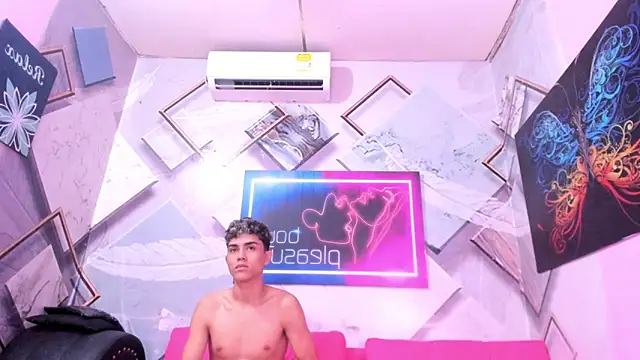 Roman_cute Live Webcam on Stripchat