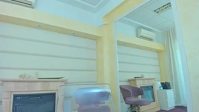 SellenaDevine webcam