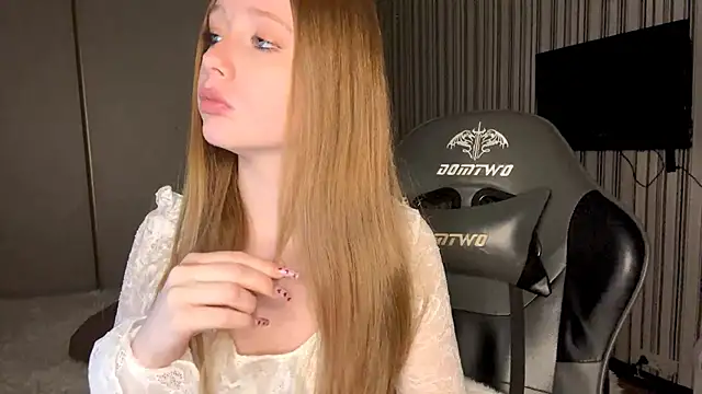 emilybubble - EmilyBubble's free webcam