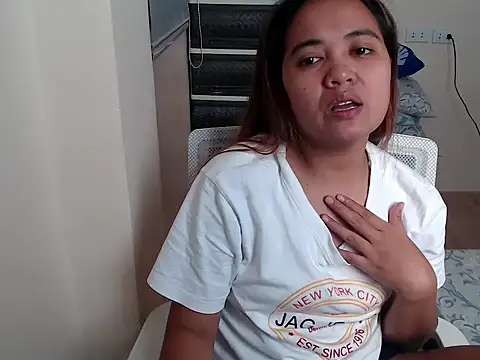 xTheLastVIRGINx webcam