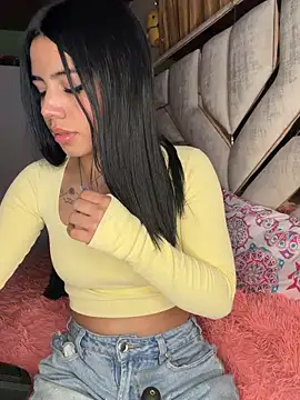 laura-khalifa (F teen) - Muestro mi culo frente a la cámara