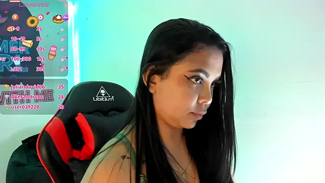 hillarybigboobs webcam