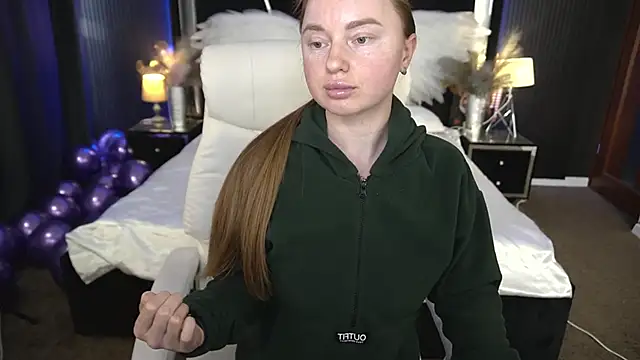 miaredfox - MiaRedFox's free webcam