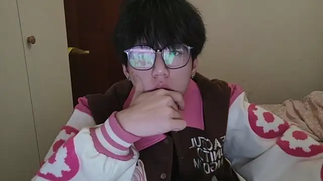 hangzi-0011 - Hangzi-0011's free webcam