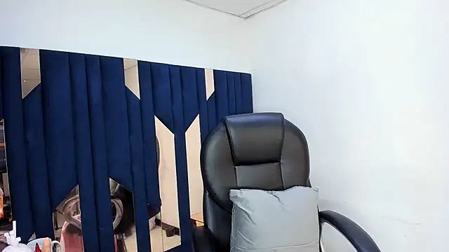 Aisha_hotts777 webcam