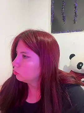 Caroline_red webcam