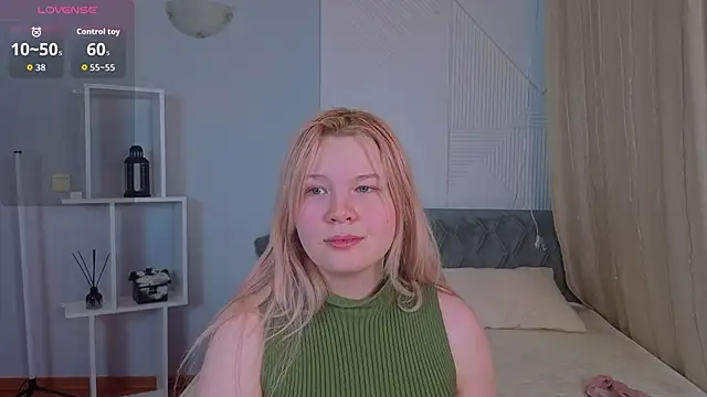 PinkyYoungPie webcam