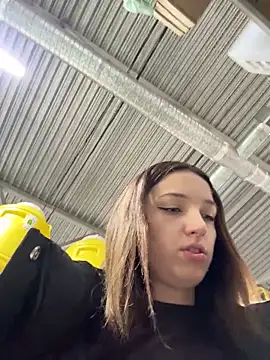 dollytall (F young) - Spread wet pussy close to cam & moan 💦