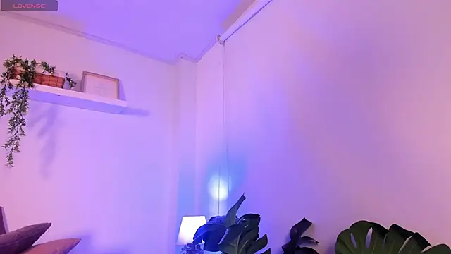 nicolle_evanss_ - Nicolle_Evanss_'s free webcam - UK Sex Cams