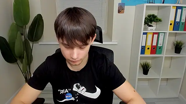 alejandroellias (M twink) - 30 nude squats