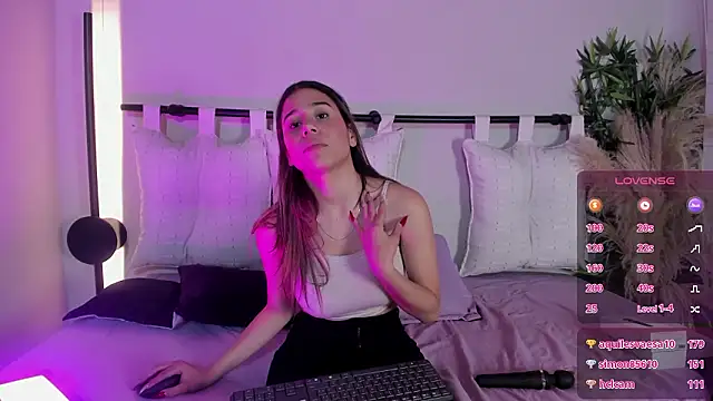 Rachell_criss webcam