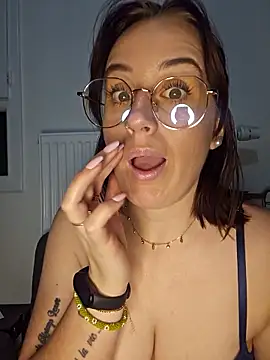 Lindsay_00off webcam