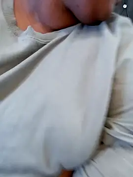 ladybear2002 - LadyBear2002's free webcam