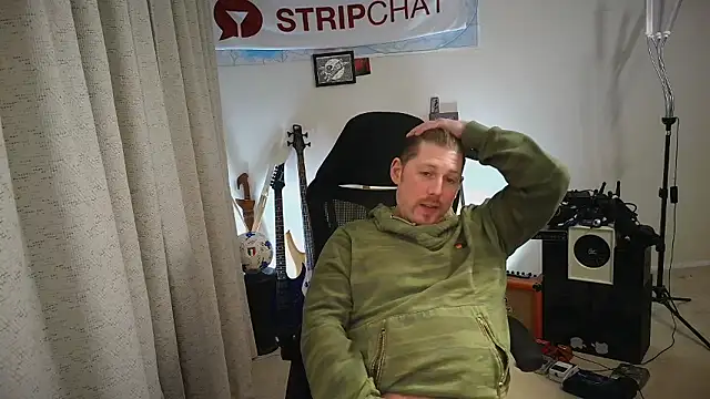 God_Of_ThundeRR webcam