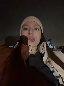 leiamood (F young) - Masturbating and three fingers in pussy