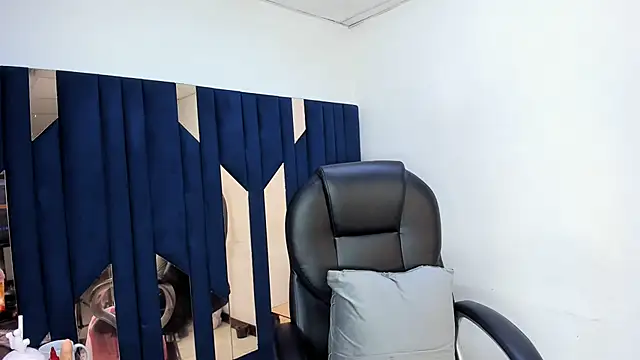 Aisha_hotts777 webcam