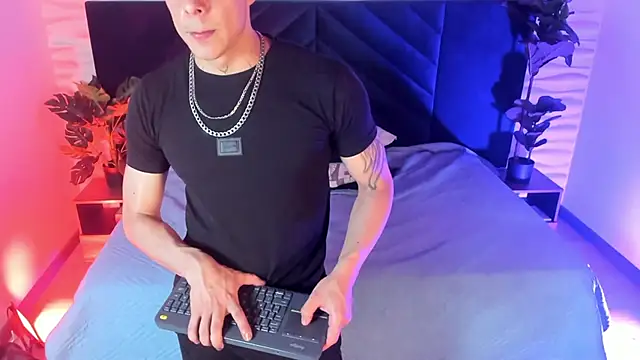 dustin_sonne (M young) - flexible body oil show