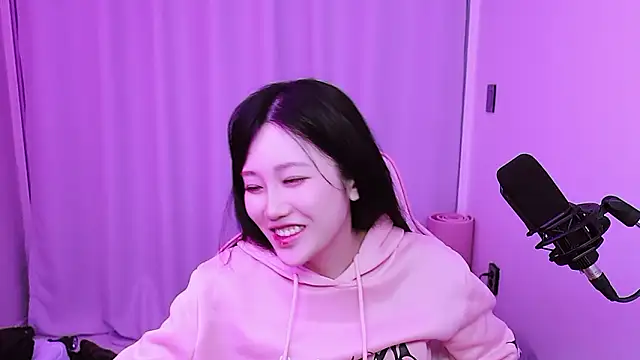 misa_02 - MISA_02's free webcam