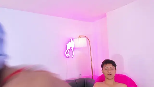 riccirizzo - RicciRizzo's free webcam - UK Sex Cams