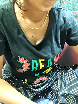 call_me_mouni099 webcam