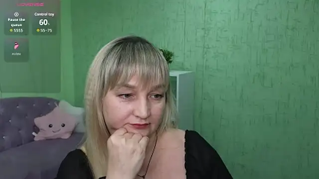 lily_luxee - Lily_Luxee's free webcam