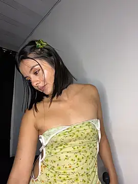 Webcam Model (SaraMistick)  is live.Free join now!