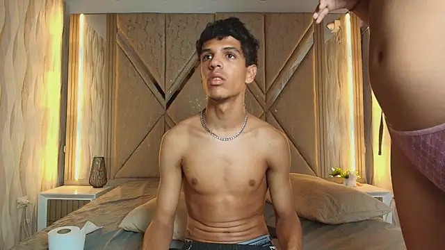 Hotcouple_222 webcam