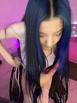 Webcam Model (MiniSophiaa)  is live.Free join now!