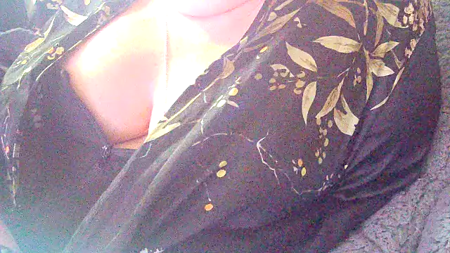 Playful_MILF_Demi webcam