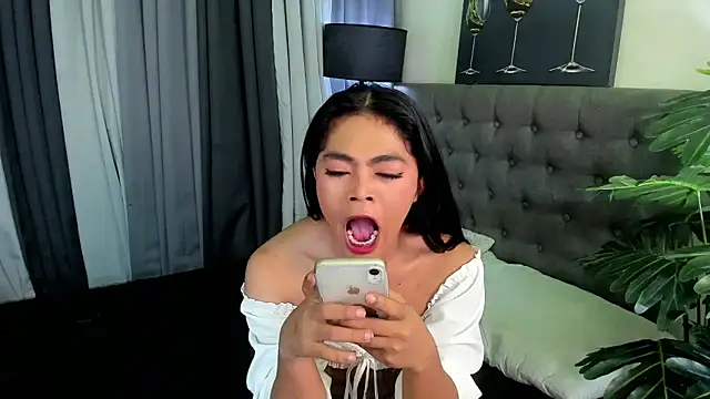 AsianHugecockAnna webcam