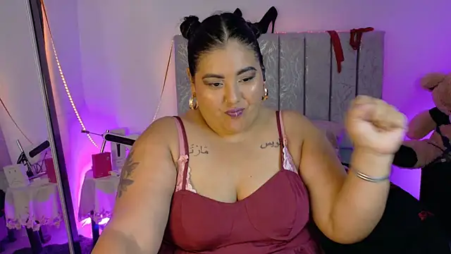 Webcam Model (AndreaKinky)  is live.Free join now!