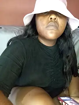 BigBootyBitch96 webcam