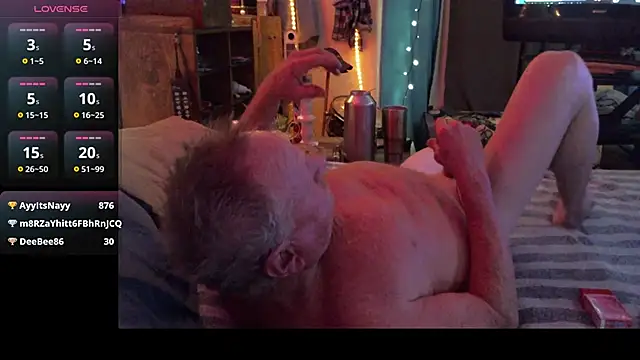 Pussyeat2please webcam