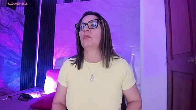 Agatha_Pleasure webcam