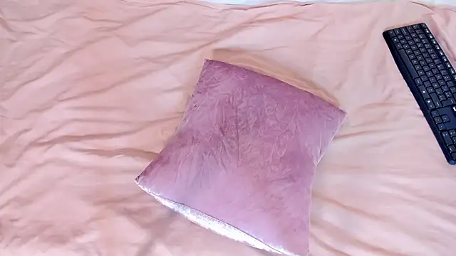 avrilwaynee - Avrilwaynee's free webcam - UK Sex Cams