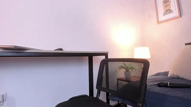 caroline_dh - Caroline_dh's free webcam