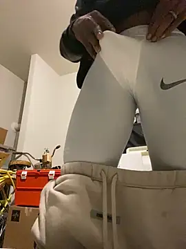 bigish92 (M young) - Get naked and stroke