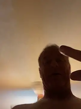 hintly Live Webcam on Stripchat