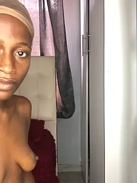 Webcam Model (Caramel102004)  is live.Free join now!