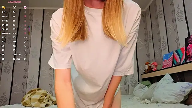 sueferreyra (F teen) - pour water on my T-shirt