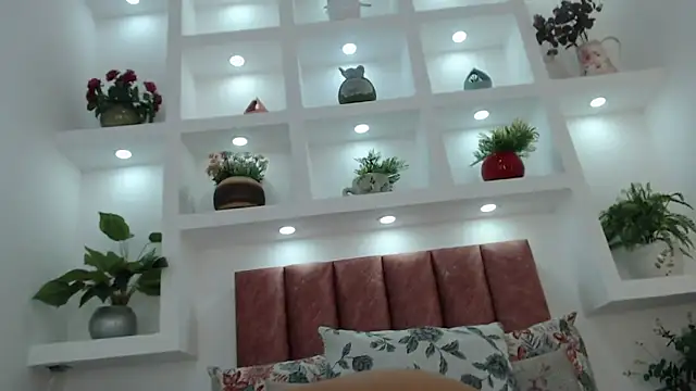 valery_aranch1 - Valery_aranch1's free webcam - UK Sex Cams