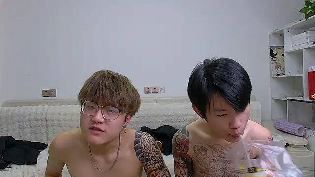 kk-cuteboy - KK-cuteboy's free webcam - UK Sex Cams