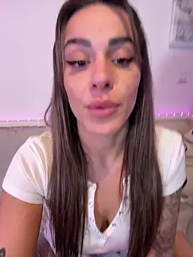 Webcam Model (-Alisa)  is live.Free join now!